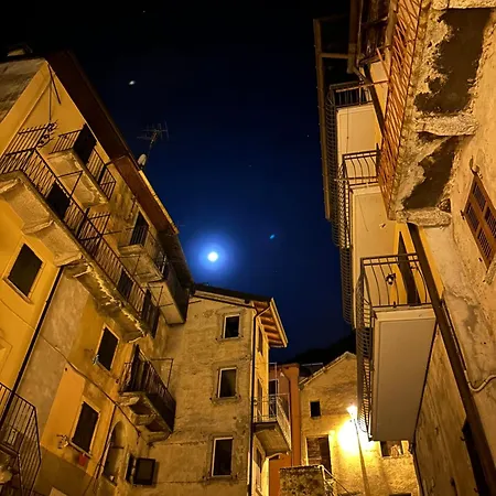 Romantic Retreat With Breathtaking View And Terrace La Casa Sulla Collina 2 아파트 *